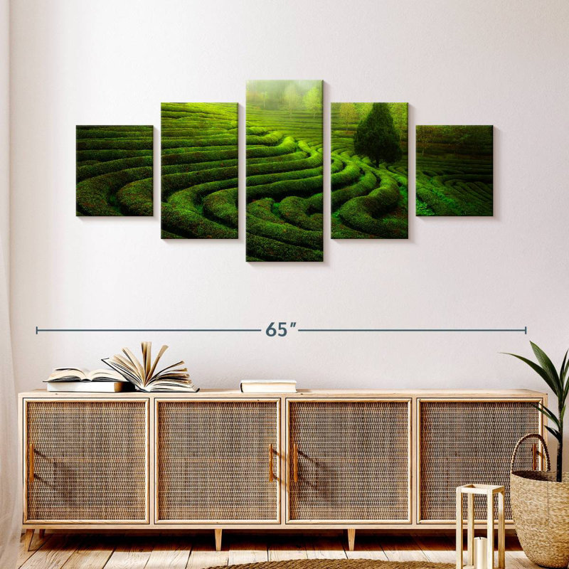 Arbre dans un champ vert, H 24 po x l 55 po