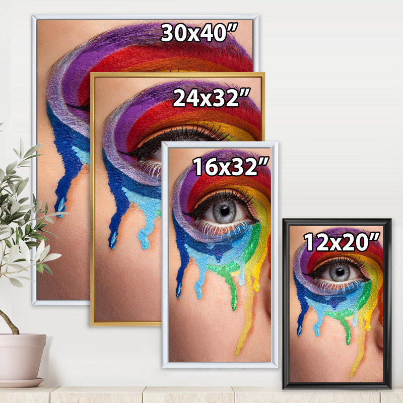 Gros plan sur un œil avec des couleurs de pleurs dans une roue - photographie sur toile, H 32 po x l 24 po x P 1 po