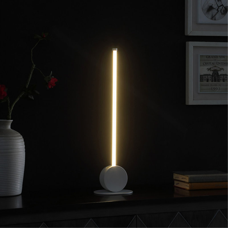 Lampe de table en métal 23 po