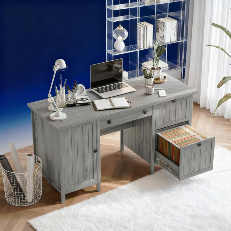 Bureau d'ordinateur de bureau rétro