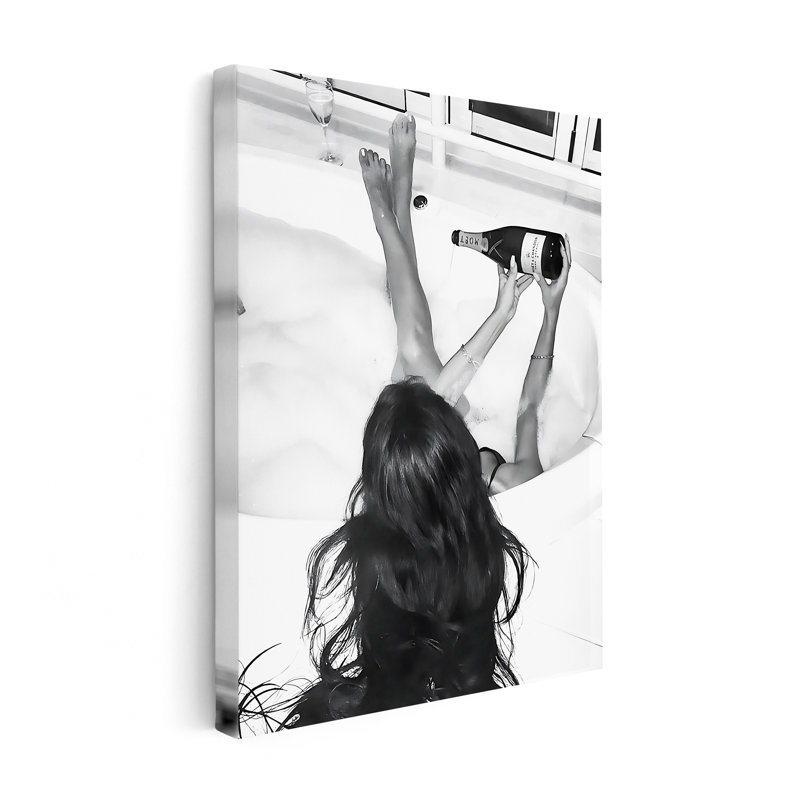Femme dans la baignoire n ° 1, 24"H x 32"W, Canvas, Unframed