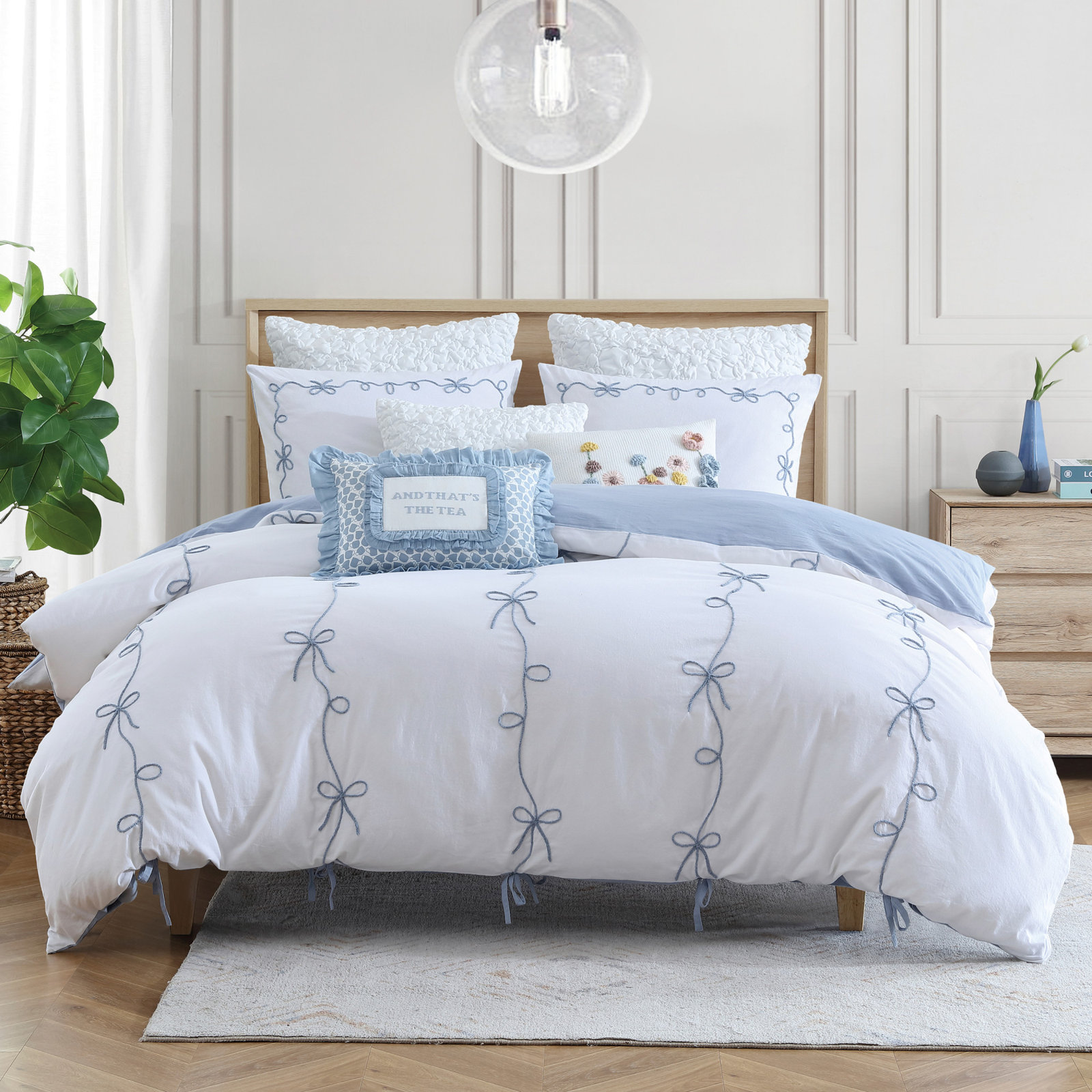 Sasha Bows Cotton Comforter Set, King Comforter + 2 Standard Shams