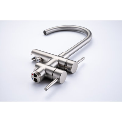 -degree Swivel Stainless Steel Modern Freestanding Tub Faucet For Elegant Bathing