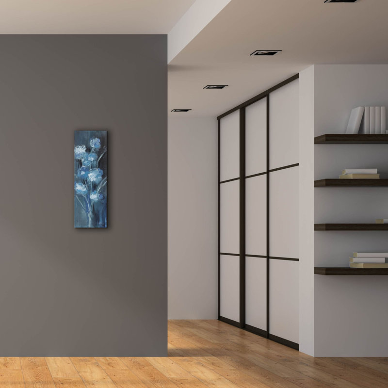  «Evening Off White Floral 2» par Silvia Vassileva, art mural sur toile, 12 po x 36 po