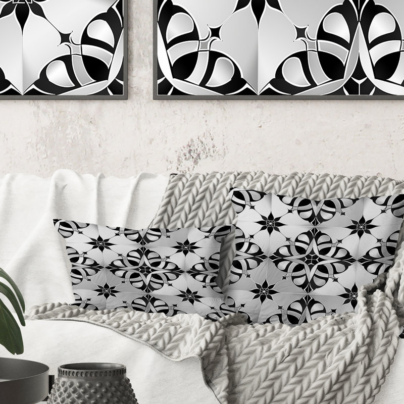 Coussin décoratif noir et blanc avec étoiles charmantes I, H 18 po x l 18 po