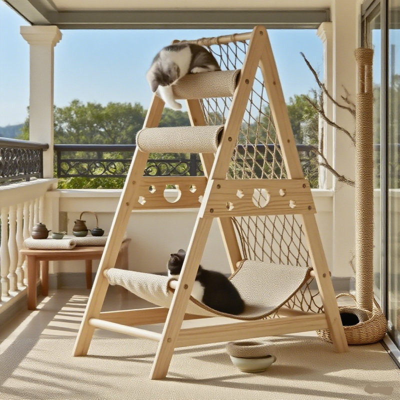 Structure d'escalade en bois massif avec hamac en sisal et poteaux à griffer 