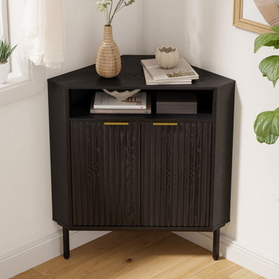 Armoire de coin moderne cannelée de 36 po avec portes, solution de rangement pour petits espaces avec tablette réglable et pieds en métal pour le salon, la salle de bain
