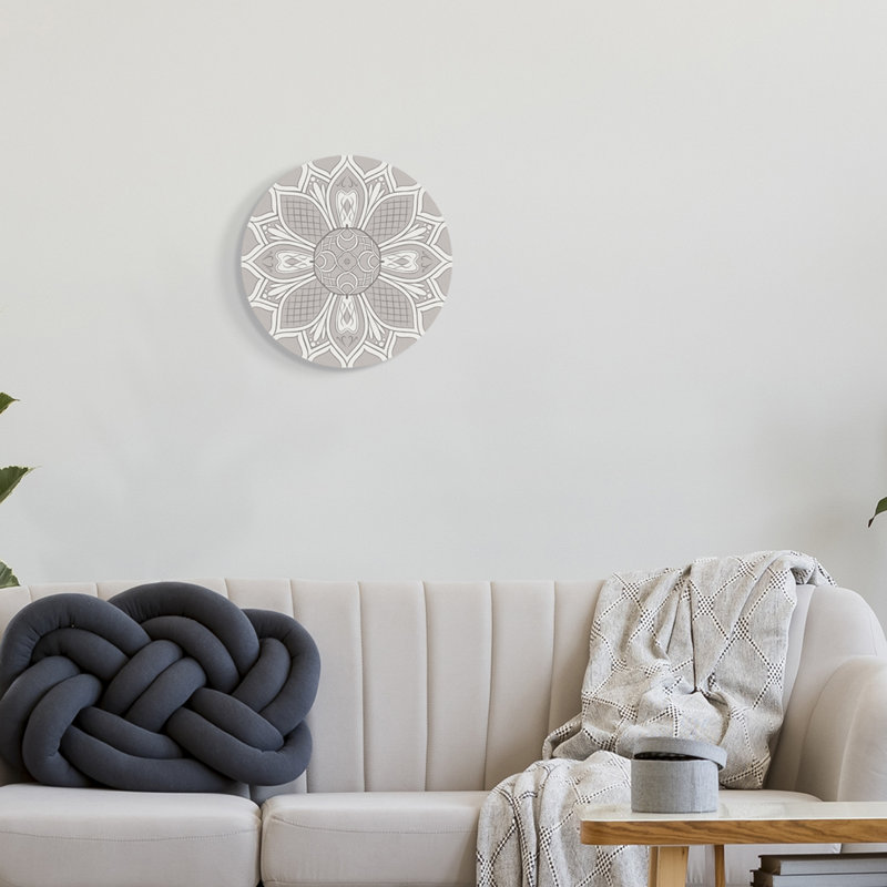 Plaque murale kaléidoscopique à motif de pétales symétriques de forme fractale, 12 po de diamètre par Ziwei Li