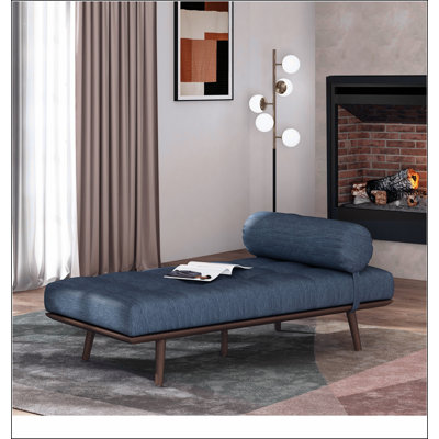 CHAISE LUNGE