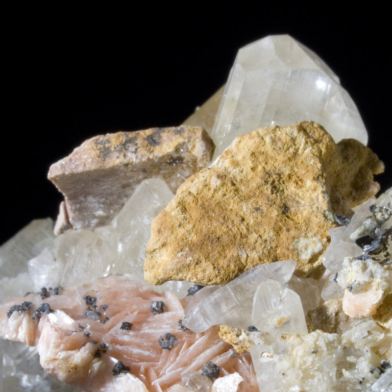 Cerussite et Galena sur miniature barite rose. Mibladen, Maroc