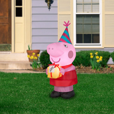 Cochon Peppa avec gâteau d’anniversaire gonflable