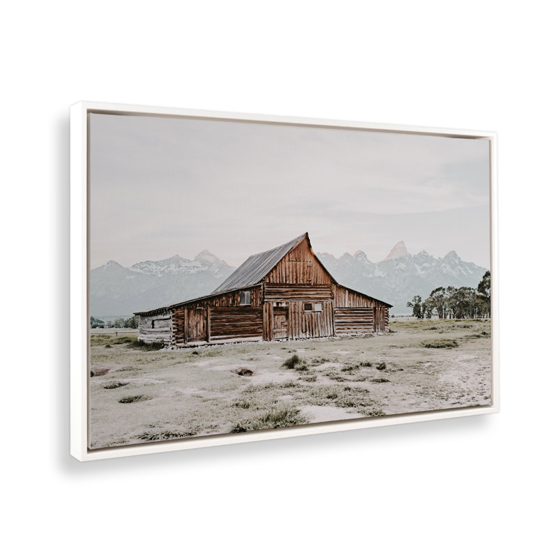 «Mountainside Ranch on Canvas» par Krista Mosakowski, reproduction, H 26 po x l 38 po, Cadre flottant blanc opaque