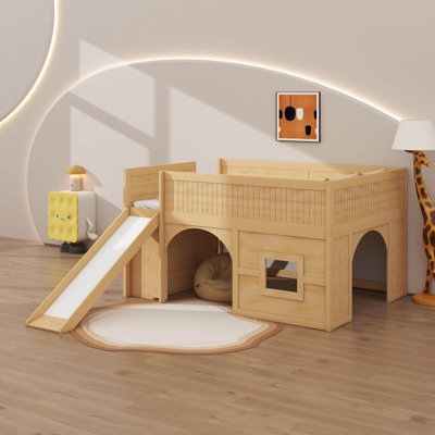 Structure de lit mezzanine basse en bois avec fonctions multiples, lit mezzanine bas pleine grandeur avec glissade, tablettes de rangement, porte et fenêtre