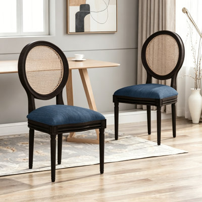 Chaise de salle à manger élégante avec une conception ergonomique et une fabrication durable, parfaite pour les sièges confortables et les intérieurs modernes.