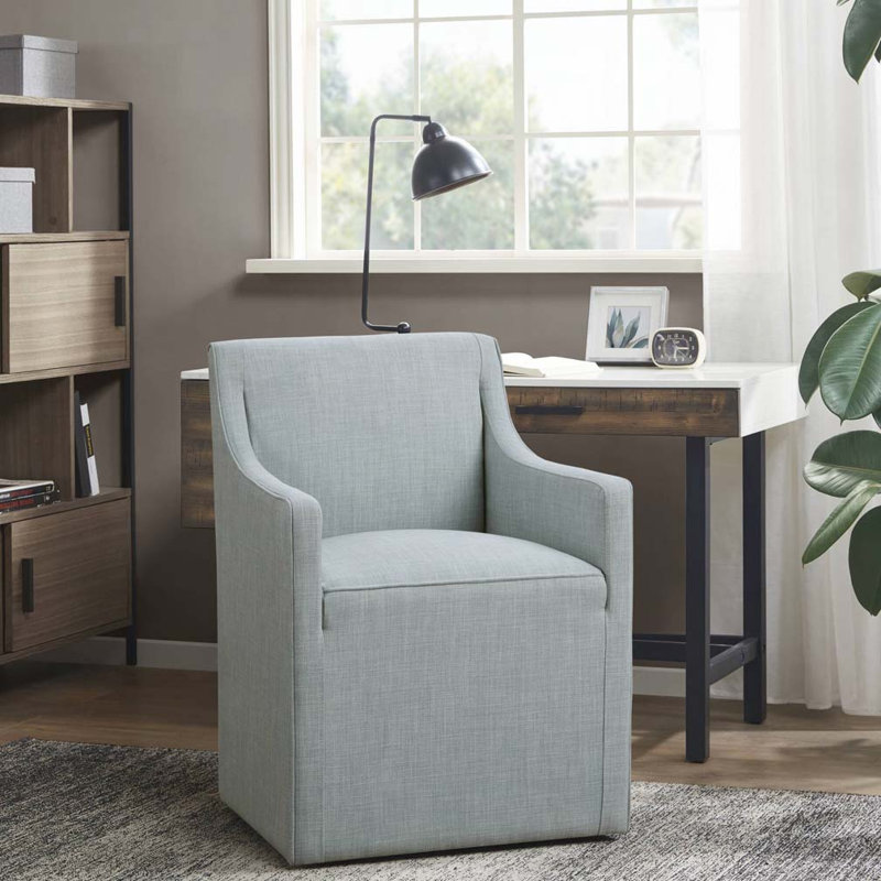Chaise avec accoudoirs à jupe