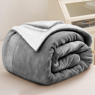 Reversible Sherpa Fleece Blanket – Soft Thick Faux Fur Throw