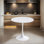 Table de salle à manger ronde moderne avec plateau en panneau de fibres à densité moyenne et base en acier, idéale pour les espaces compacts et les salons élégants, design Mid-Century de 24 pouces
