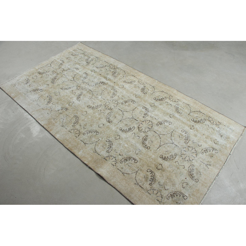 Tapis turc antique à tissage plat ivoire parfait pour les espaces de salle à manger dans un style rétro classique