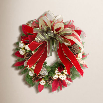 The Holiday Aisle® Lesther 26" Evergreen Wreath