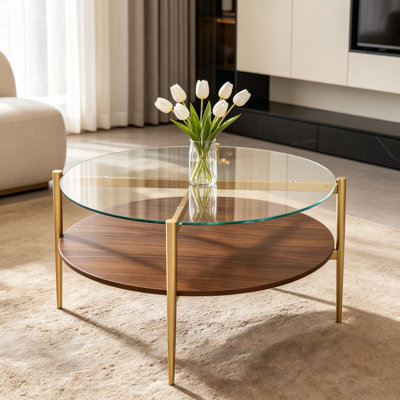 Table basse ronde en verre, design Mid-Century moderne, structure à 2 niveaux, plateau en verre transparent avec tablette en bois aggloméré noyer, pieds coniques en métal à finition dorée, 30 po x 17 po