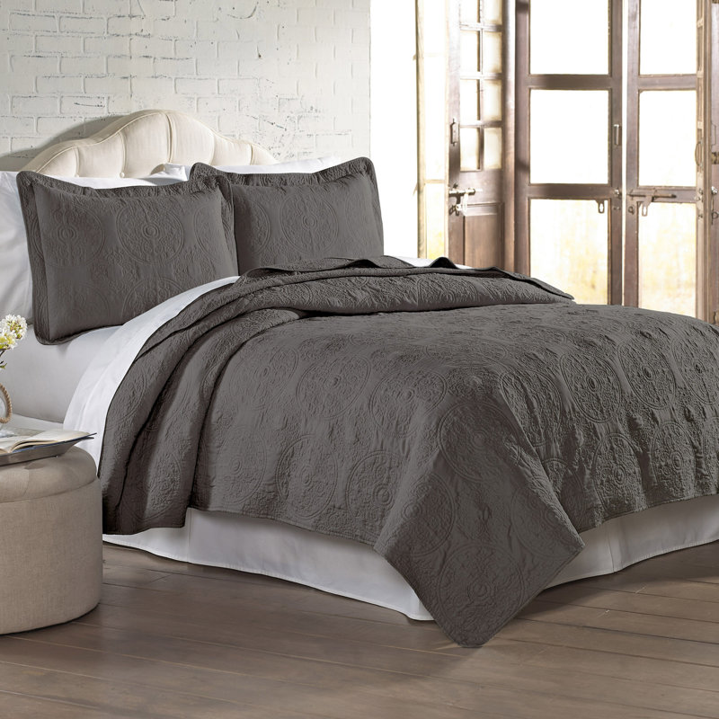 Medallion Quilt Set, King Quilt + 2 King Shams, Charcoal