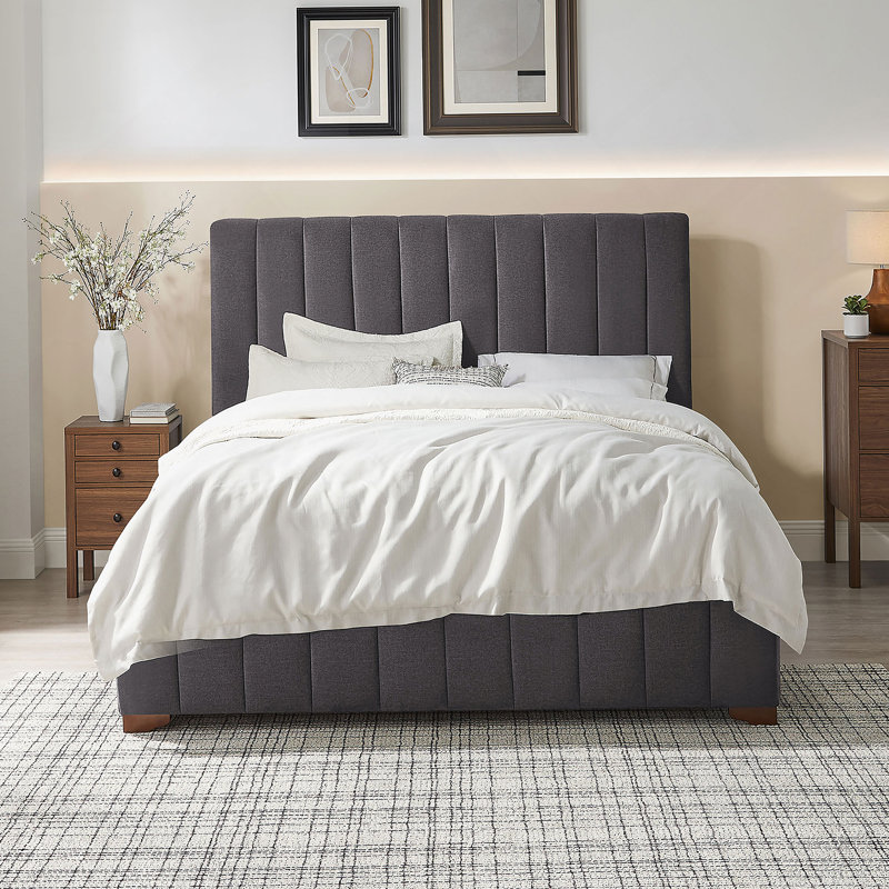 Grand lit gris foncé
