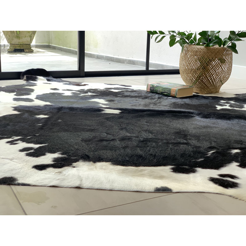 Tapis noir en peau de vache véritable Norwich