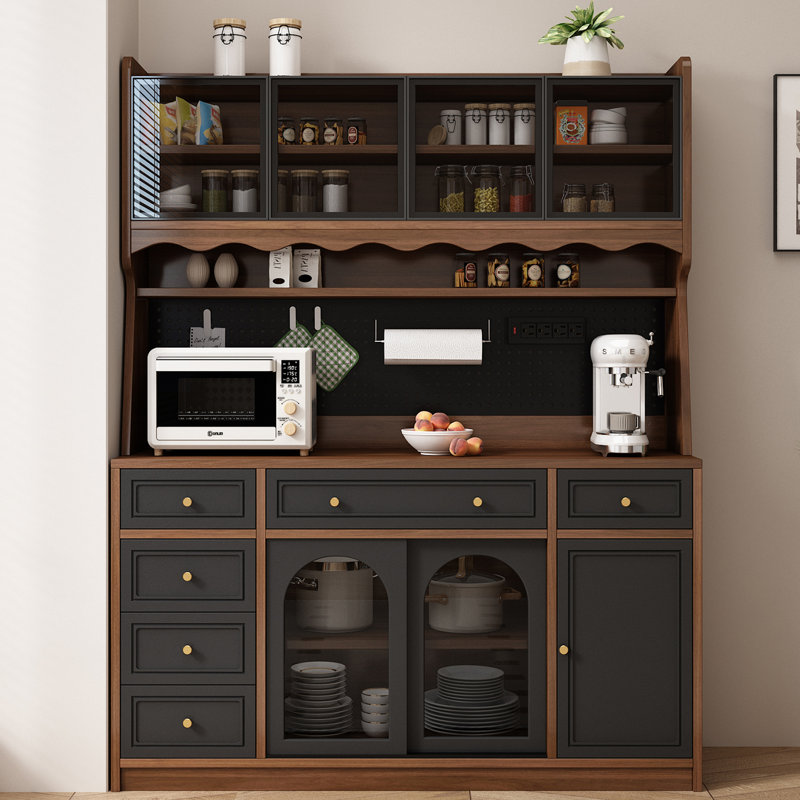 Buffet de 63 po de largeur avec armoire suspendue et prise de courant