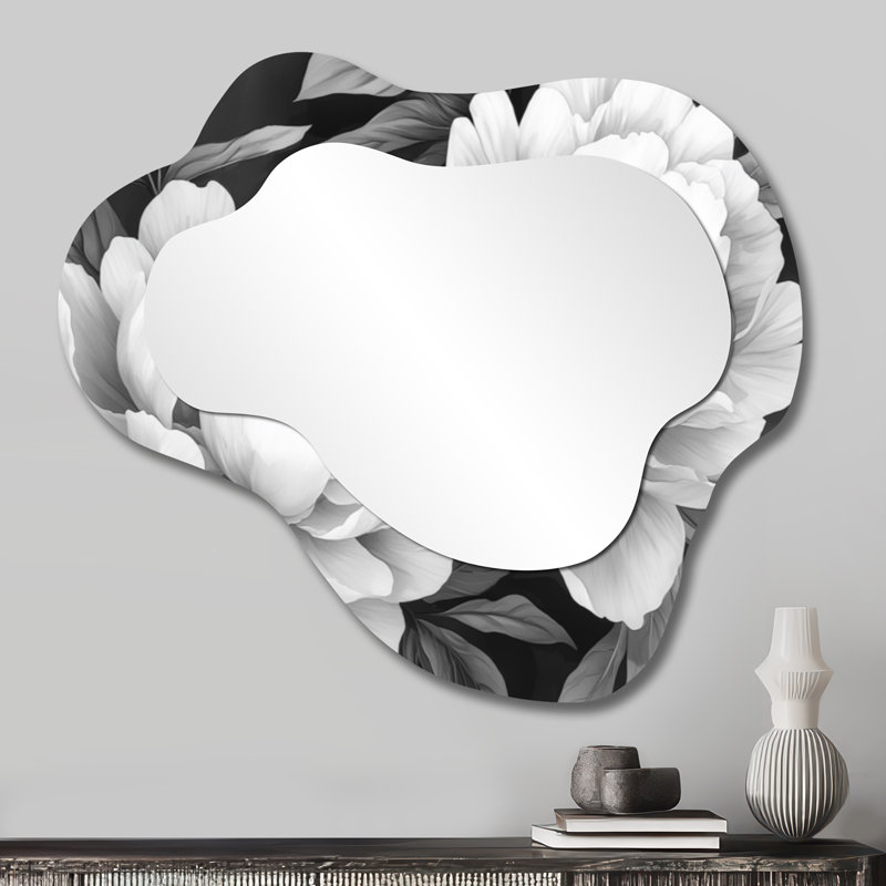Pivoines en gris classique I - miroir asymétrique irrégulier pivoines, miroir mural traditionnel, imprimé sur métal