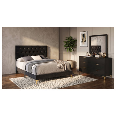 Ensemble de chambre à coucher Harlow Queen capitonné en velours noir avec accents dorés, comprenant un cadre de lit, une commode à 6 tiroirs et un miroir.