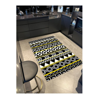 Tapis noir à motif géométrique noir