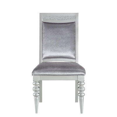 Chaise d'appoint en tissu et platine 2 pièces - siège fixe avec capacité de 220 lb, profondeur de 20 po, hauteur de 19 po. Caractéristiques captivantes de strass étincelant rectangulaire. Coussin de dossier confortable. Tablier en bois