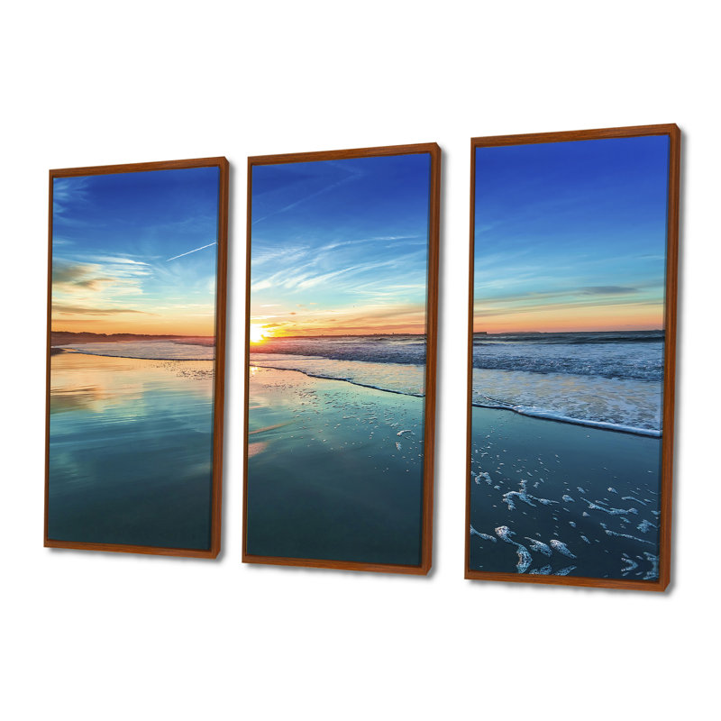 «Blue Seashore with Distant Sunset» - Photographie de cadre flottant 3 pièces sur toile, H 32 po x l 48 po, Brown