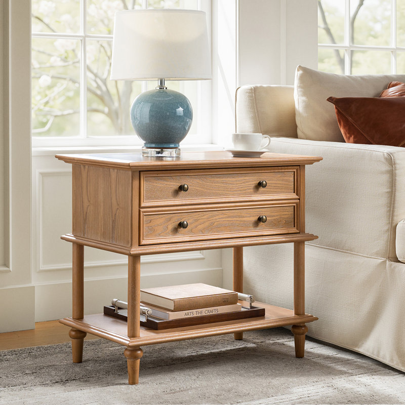 Table de chevet 1 tiroir Hicks en bois massif l 28,4 po avec prises intégrées et ports USB, Chêne