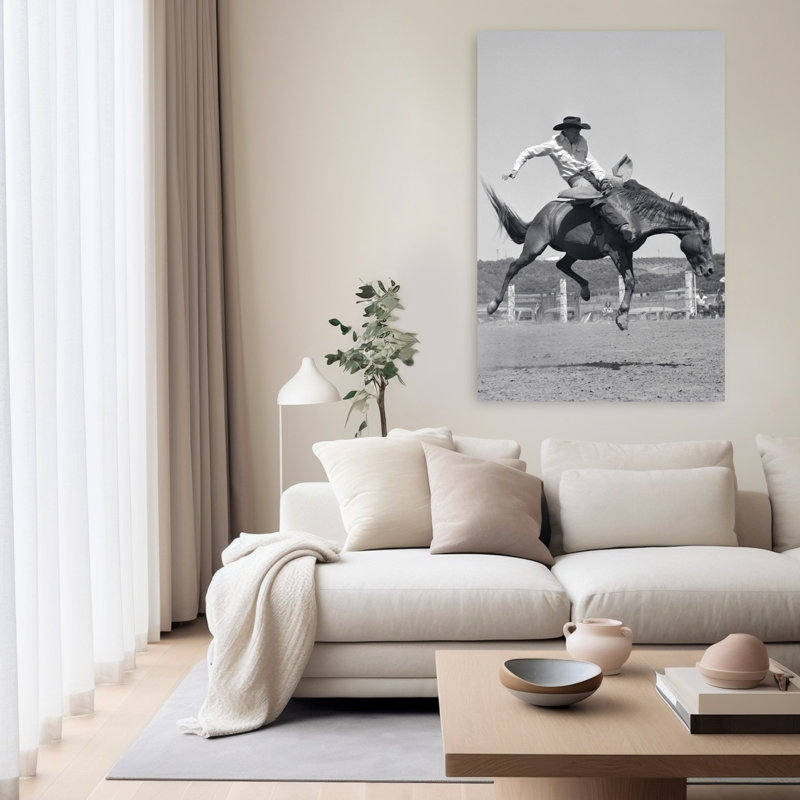 1950 s Cowboy chevauchant un cheval à cru sur un Western Ranch, 60" H x 40" W