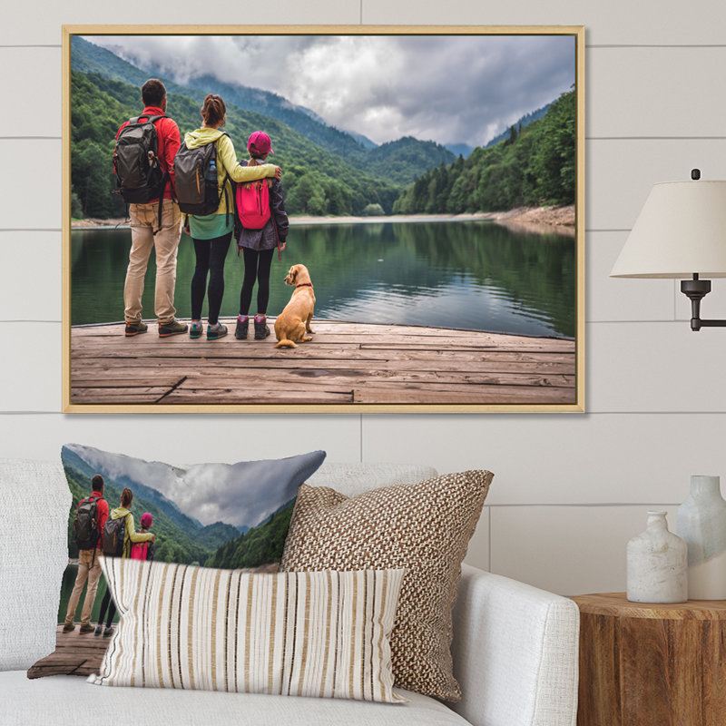 «Family Outing Adventure» sur toile, Cadre naturel flottant, H 16 po x l 32 po x P 1 po