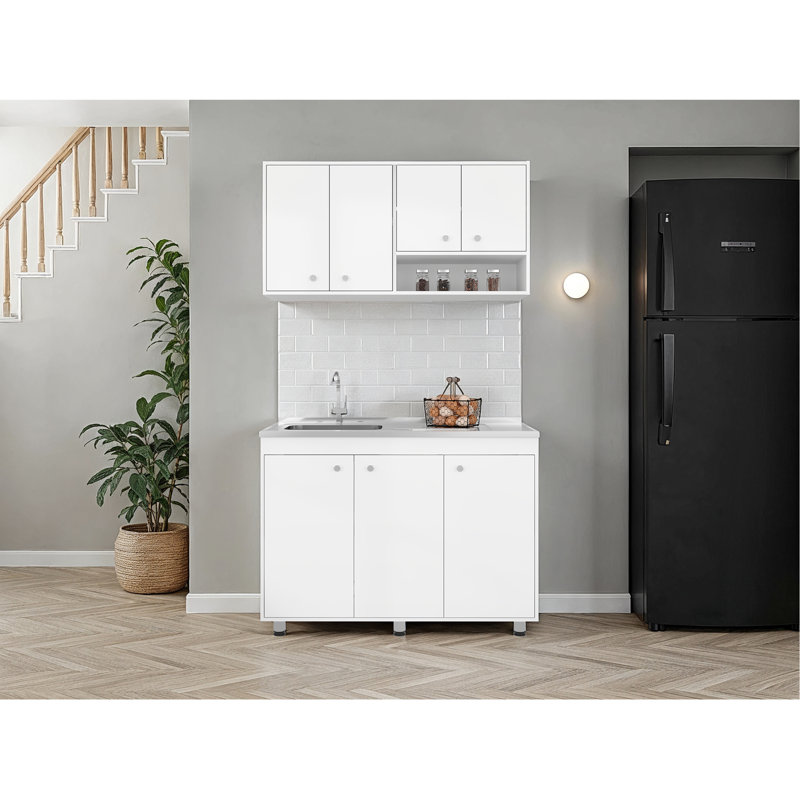 Ensemble de cuisine blanc avec lave-vaisselle et rangement supérieur