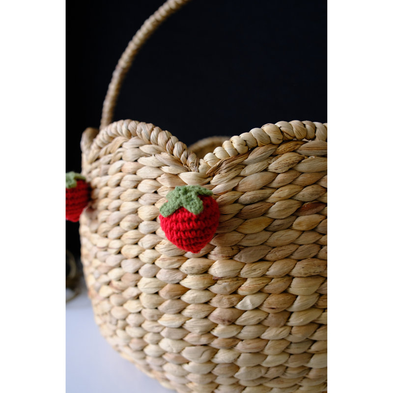 Panier festonné tissé à la main avec poignée - rangement en ruppie maritime naturelle avec des accents de fraise