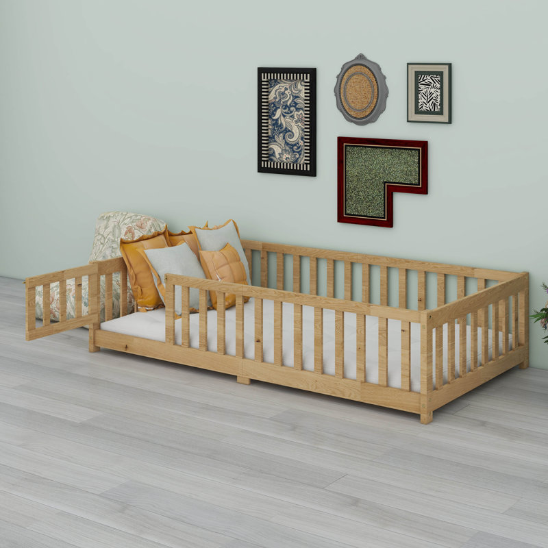 Lit de plancher avec porte et clôture pour enfants, lit de plancher avec lattes et barrières de sécurité, Lit simple, Naturel