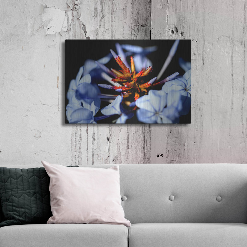"Fleur bleue et orange" par Dana Brett Munach, H 24 po x l 36 po