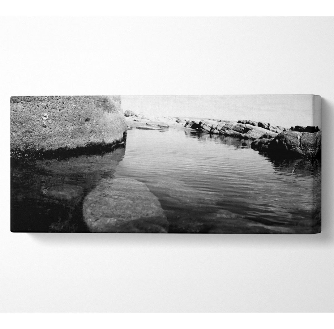 Ocean Rock Bay B N W - Kunstdrucke auf Segeltuch