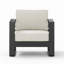 Finition du fauteuil club avec coussin