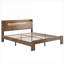 Très grand lit plateforme, structure en bois et en métal de couleur brune avec tête de chargement à DEL USB et rangement sous le lit pour la chambre à coucher