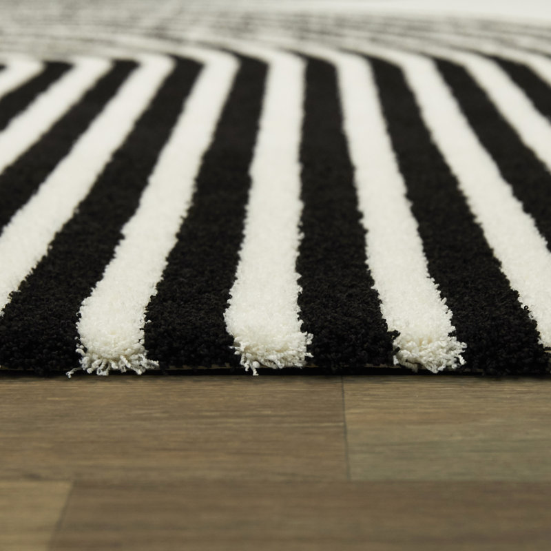 Tapis géométrique noir / beige Valeria, Rectangle 7 pi 10 po x 10 pi
