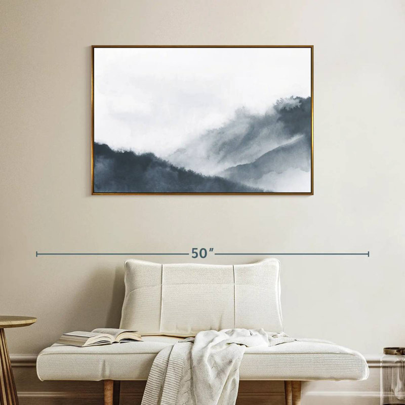 Misty Mountains en gris, Cadre flottant doré, 40 po x 27 po