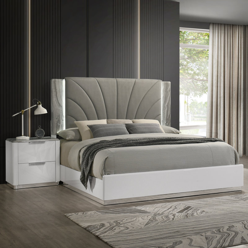 Collection de chambre à coucher grand luxe Monaco avec finition blanche ultrabrillante, accents de marbre gris et éclairage à DEL intégré