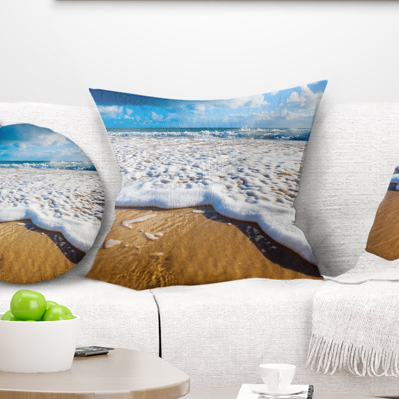 Coussin Foam Ocean Waves on Sand - Sea & Shore, 18 po x 18 po, Carré