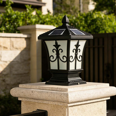 Luminaire de jardin européen noir à énergie solaire intégré et étanche avec support pour pilier et télécommande