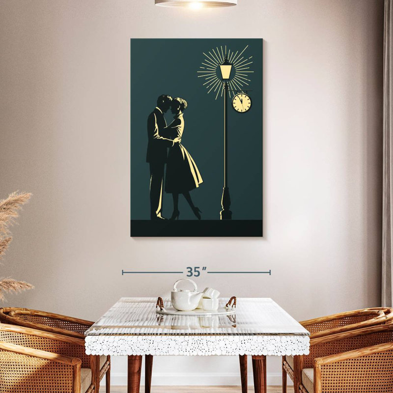 Hardie Lovers By The Street Light, H 48 po x l 32 po