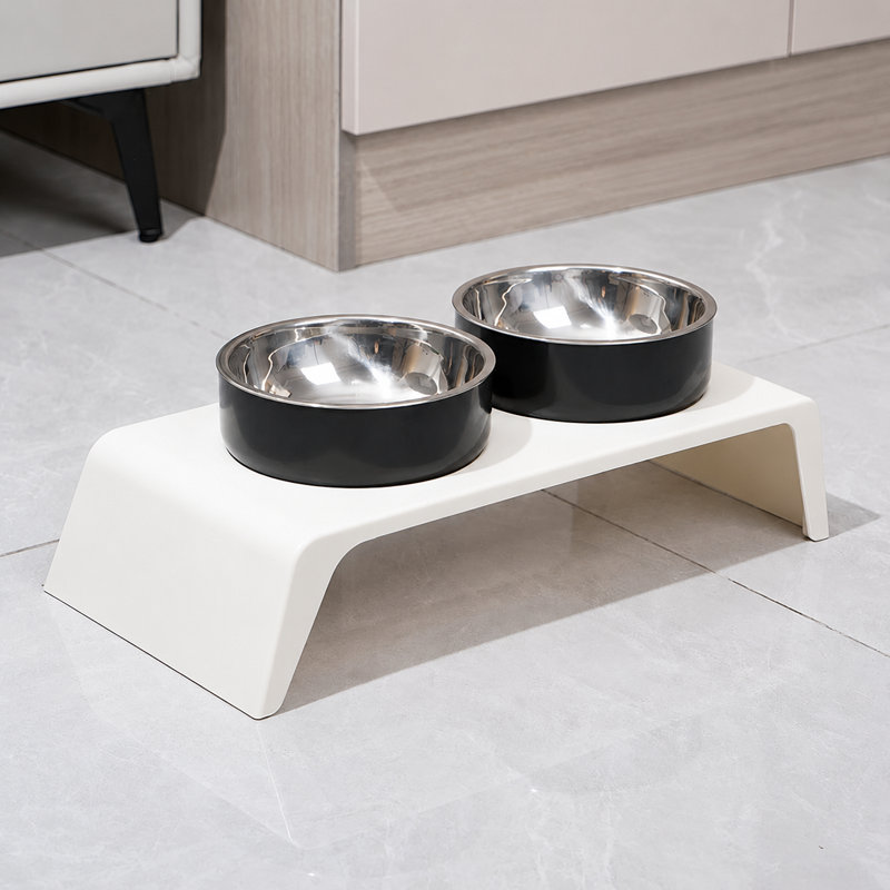 Bols surélevés doubles en acier inoxydable pour animaux avec support anti-basculement, manchon protecteur de cou pour chats et petits chiens, support en plastique noir de 15 x 7,1 x 4,7 pouces